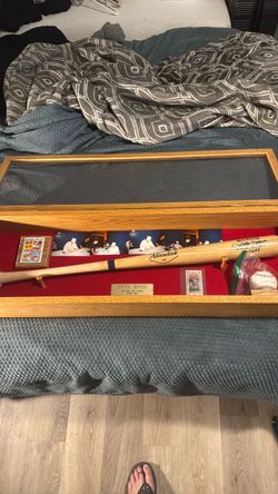 Pete Rose signed bat & ball
