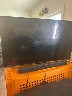 samsung TV, Soundbar and Bass