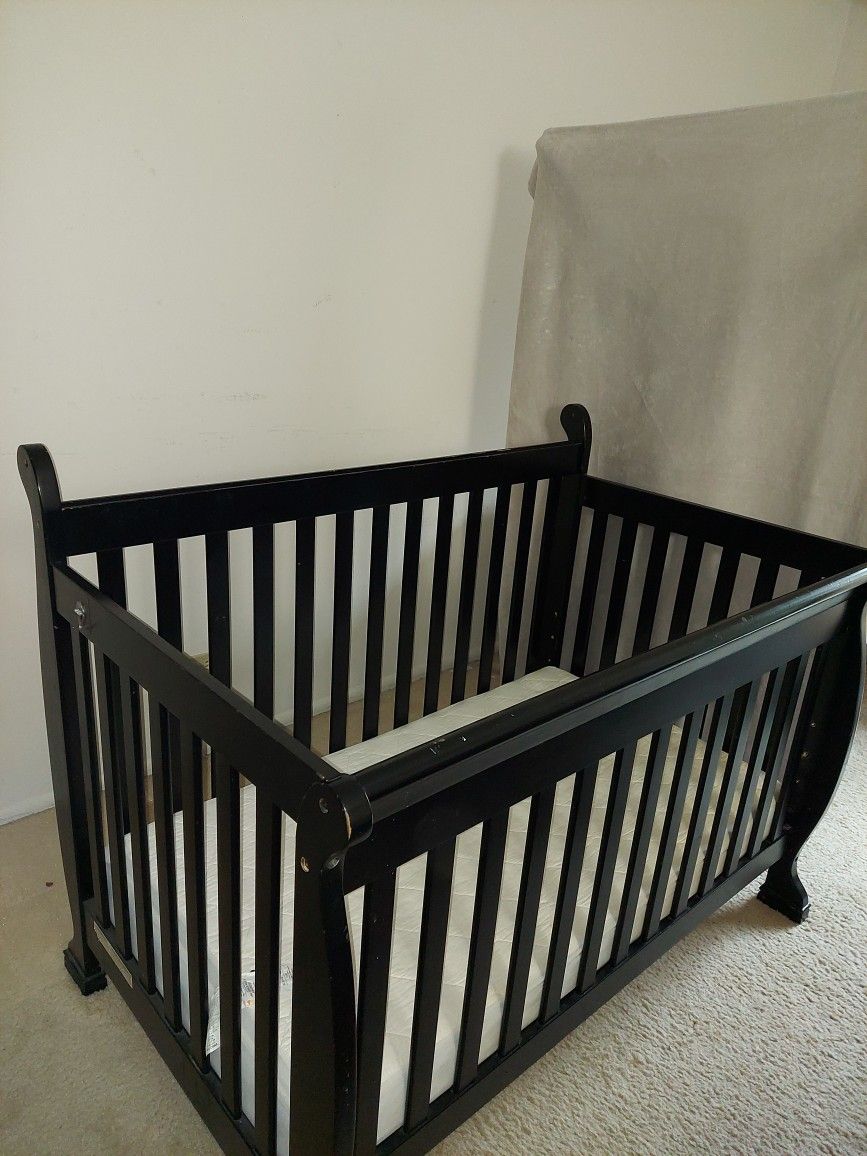 Convertible Crib – Gently Used, Excellent Condition