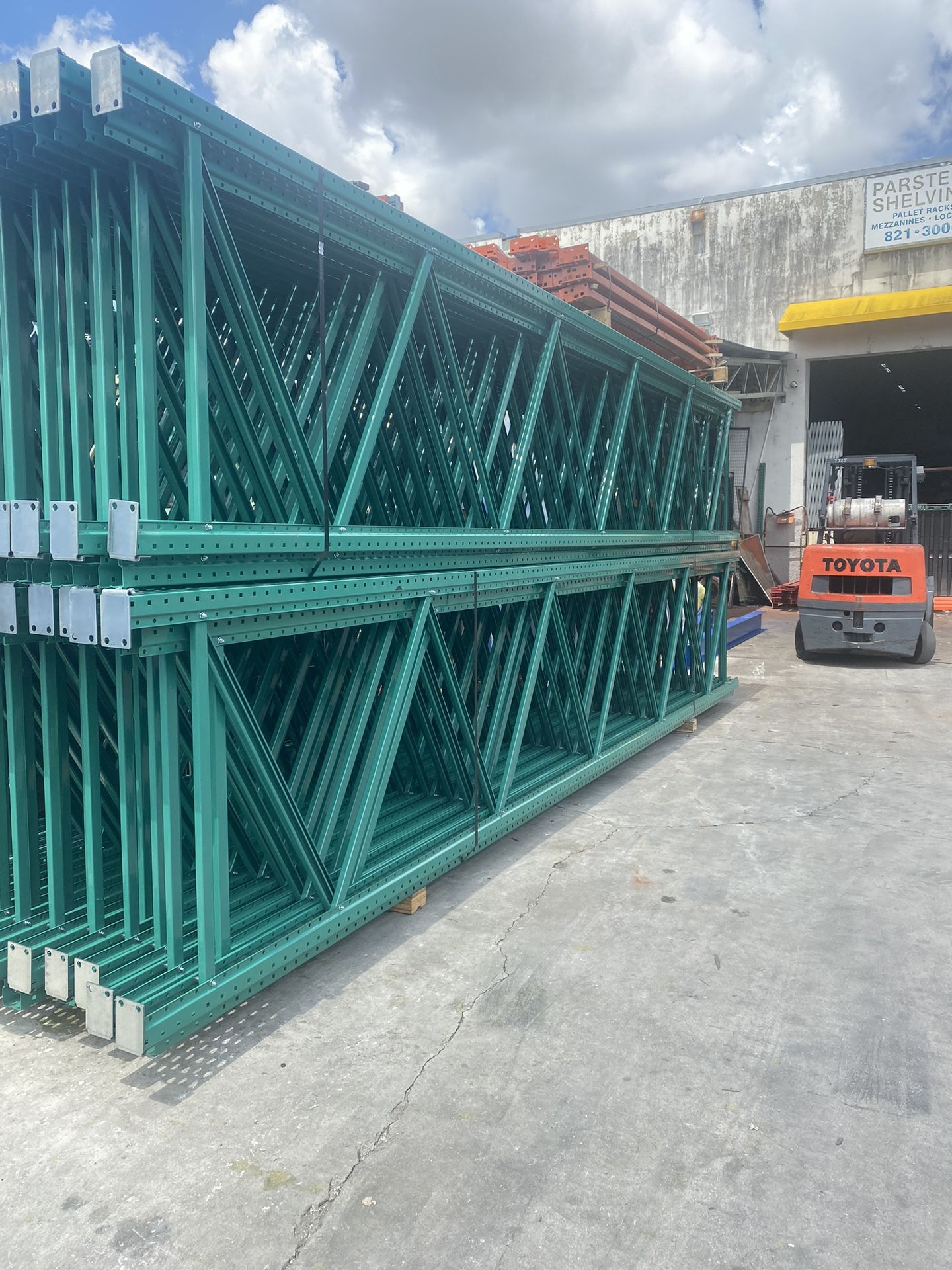 Pallet Racks Upright Beams Wire Decks Warehouse Retail & Services