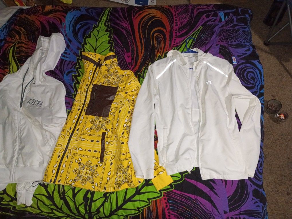 Jean jacket & white Nike hoodie under armour white hoodie hoodie 76er jacket