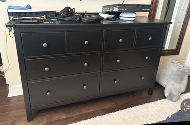 Dresser :  8-Drawer  Black-Brown