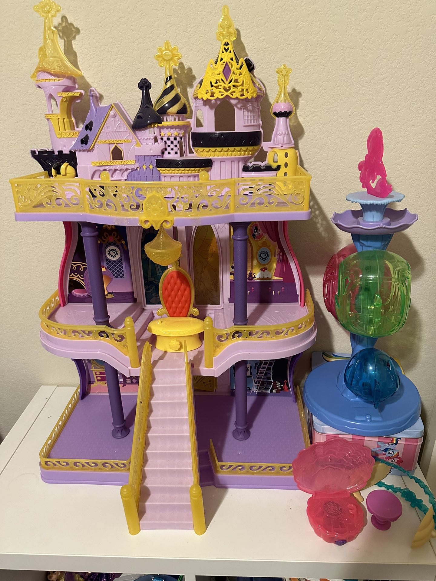 My little pony Castle Sets, Ponies And Accessories 