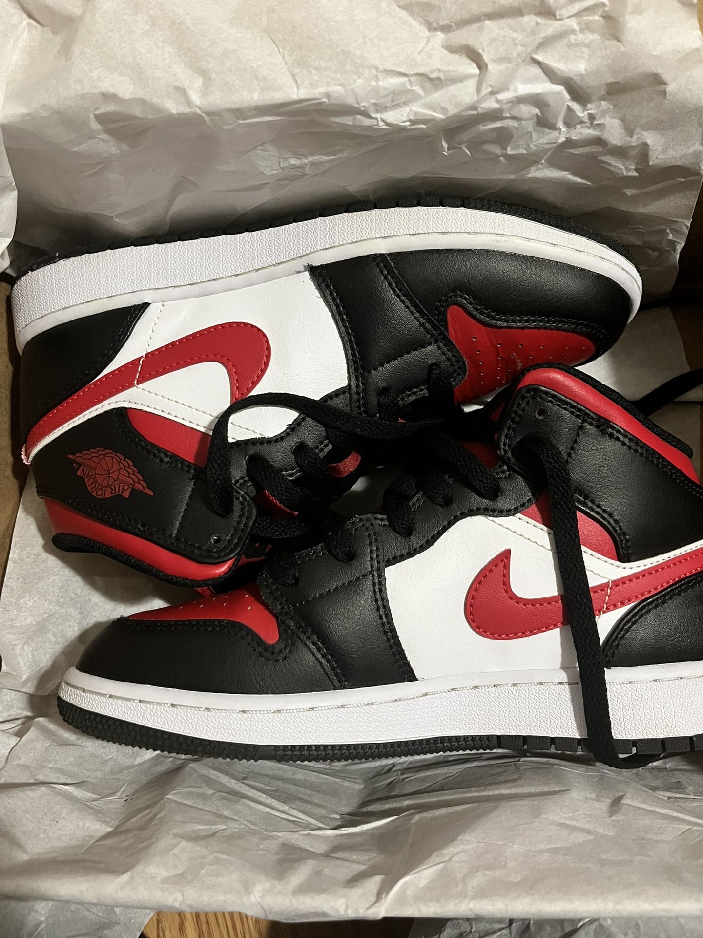 Nike Air Jordan Mid Black Fire Red White Youths Size