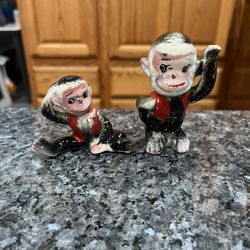 Vintage Mid-Century Monkeys Pair Of Salt And Pepper Shakers.  Used Normal Use Some Paint Wear 