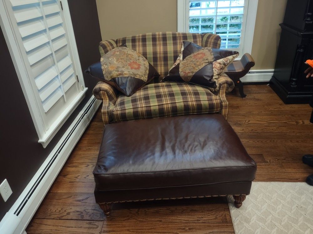 Key City Oversized Chair With Ottoman