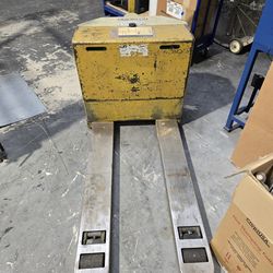 power pallet jack but needs 4 new batteries.