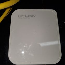 TP-LINK

150Mbps Wireless N Mini Pocket Router

Model: TL-WR700N

Power: 100-240V 50/60Hz 0.2A
With  Cat 5 Ethernet cable  6.5Ft long
net weight 5.1oz