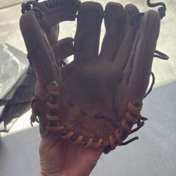 Mizuno Glove