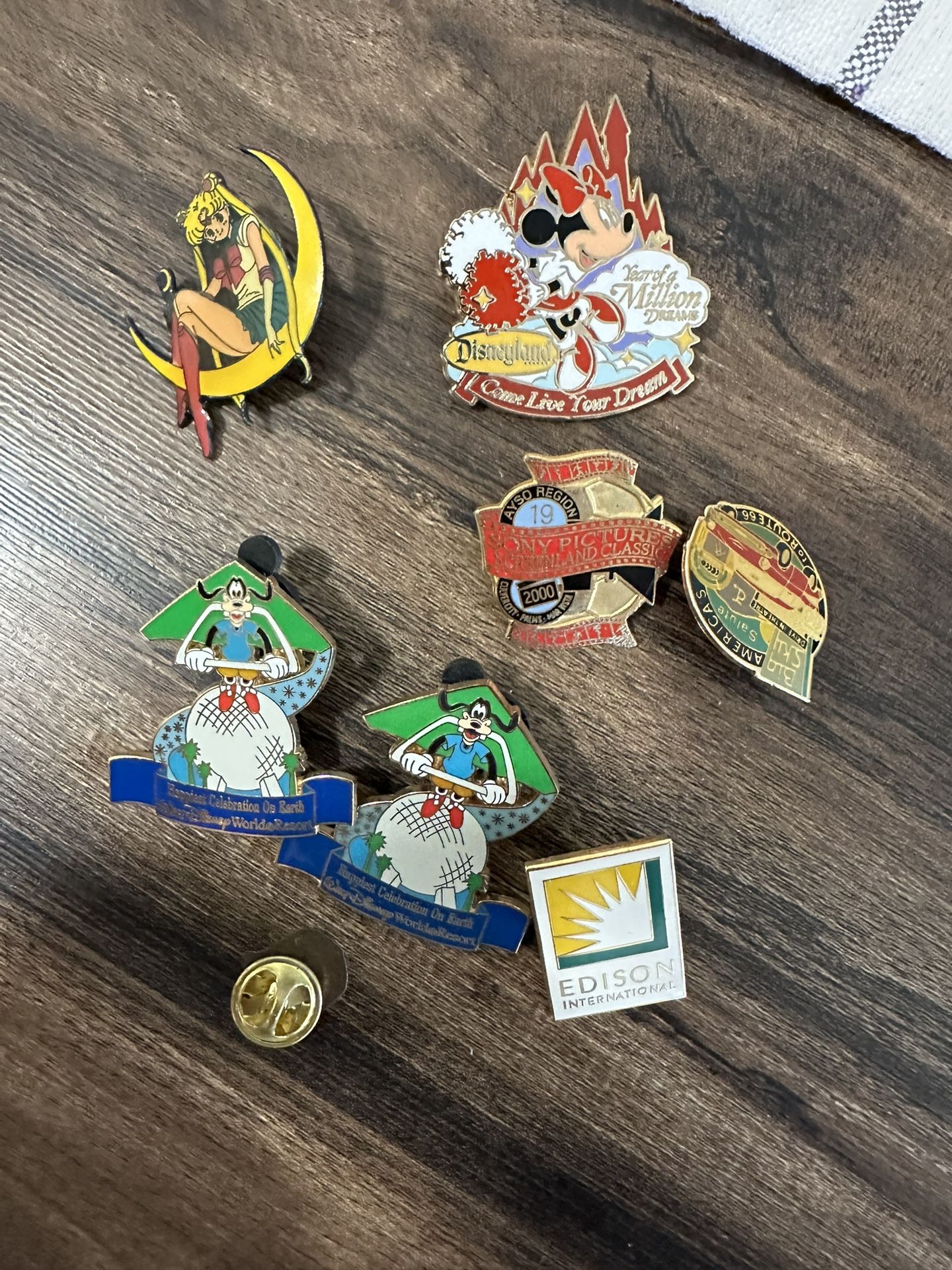 Vintage 1990S Disney Pins 