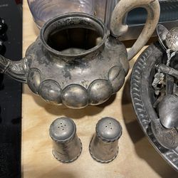 Silver Collectors Spoons Kettle Dish And Salt & Pepper Shakers