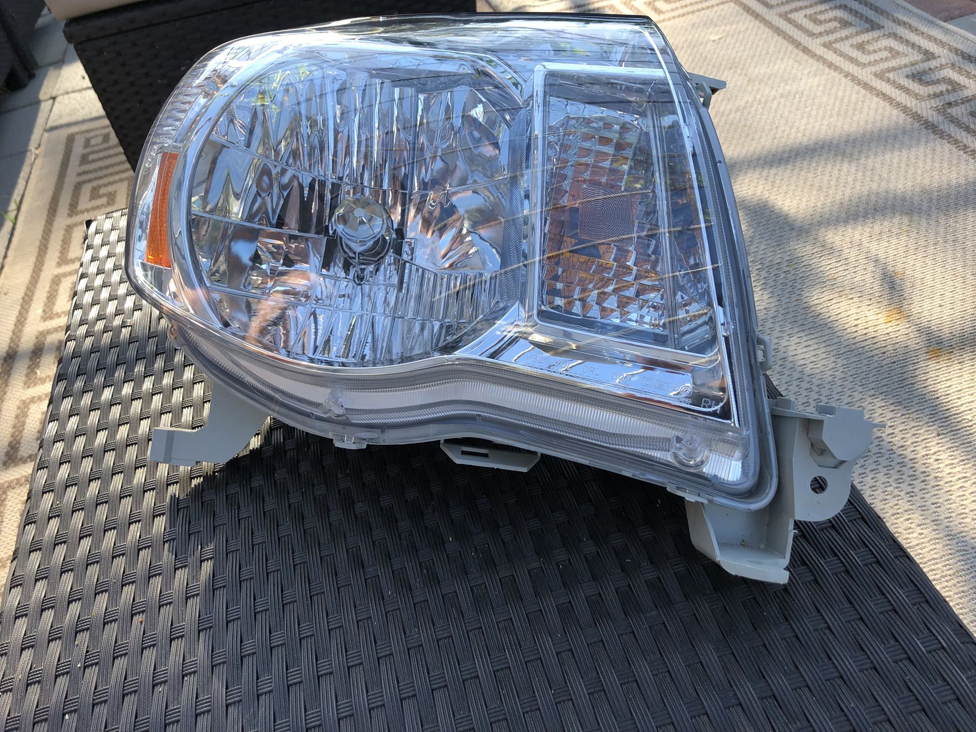 2005-2011 Toyota Tacoma right side headlight