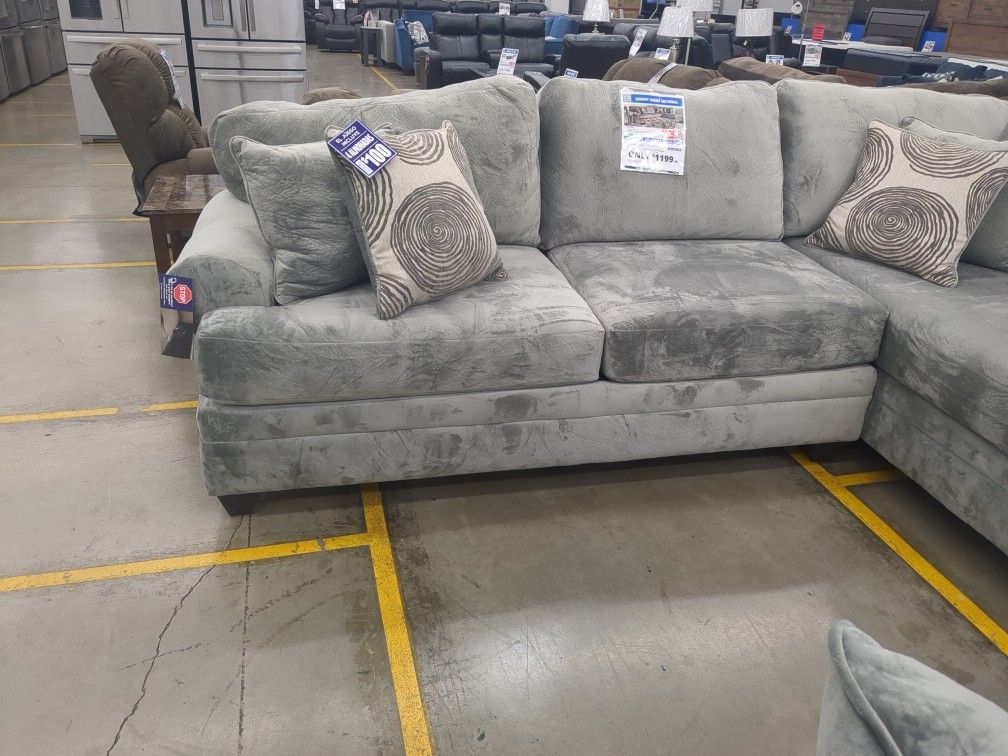 Groovy Smoke Sectional with 4 Accent Pillows and No Sag Steel Seating Suspension. Retail $1539 Save $340