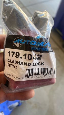 Gladhand lock