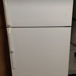 GE Refrigerator 
