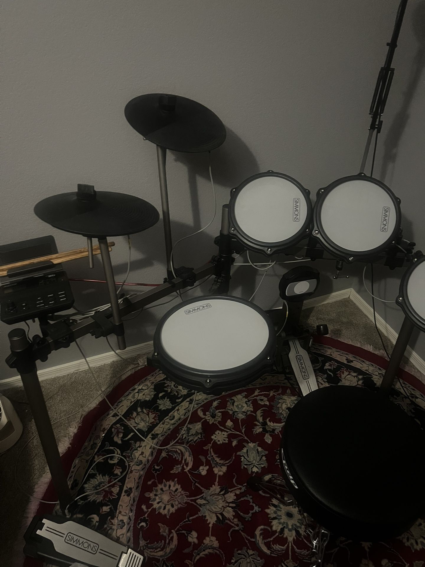 Simmons T50 With extension Kit And Line 6 Amp PDP Throne
