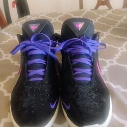 LeBron 22 Blacklight Size 13