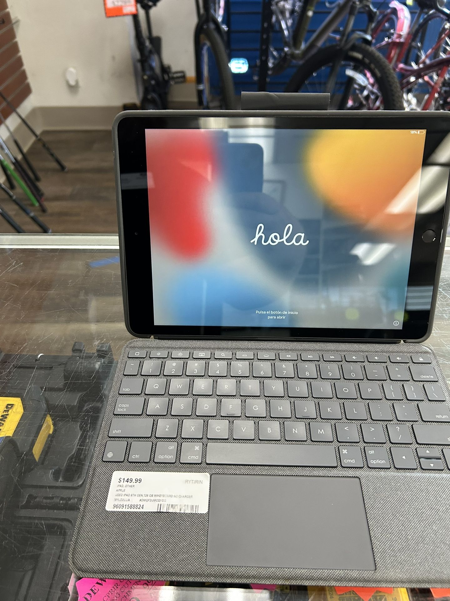 96091 Apple iPad 8th Generation 128gb W/ Keyboard Case 58824