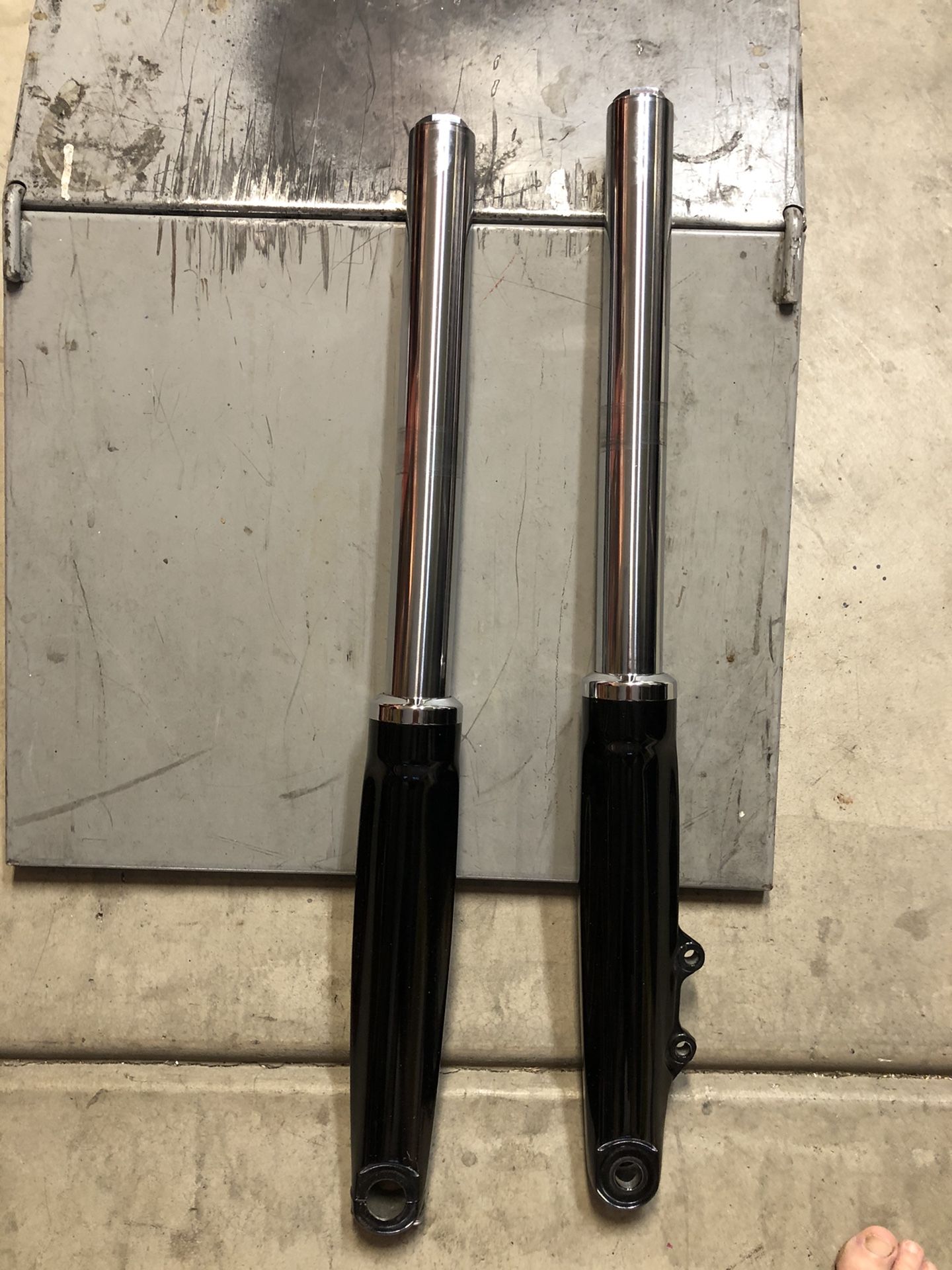 Harley Davidson 49 mm fork sides. Breakout  Softail 