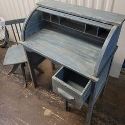 Old Roll Top Desk With Swirl Chair