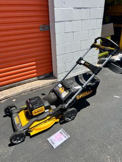 Dewalt 21”. 20v Max  XR PUSH MOWER