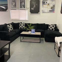 Comfortable Black Sectional ‼️new Un Stock‼️