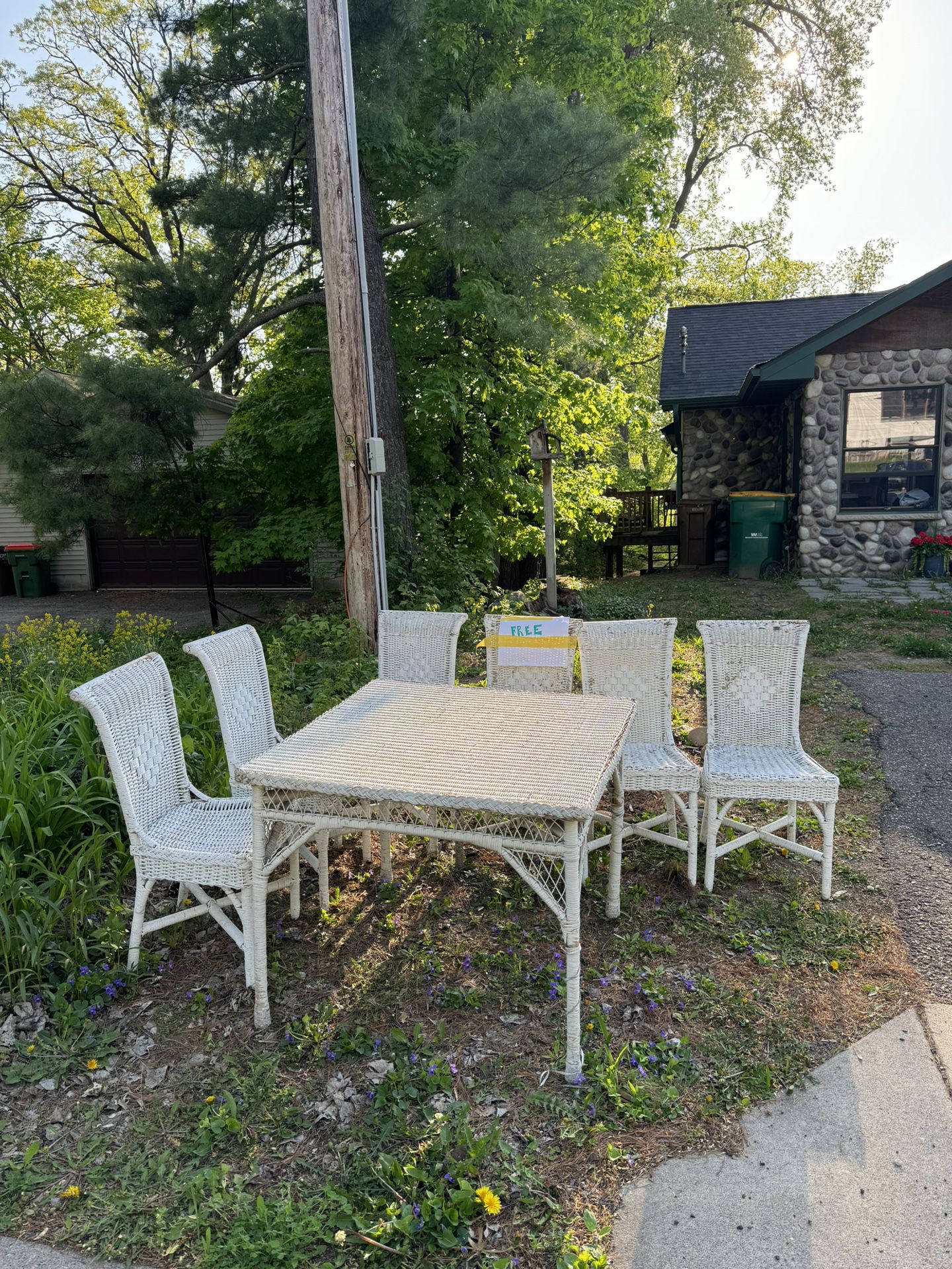 FREE outdoor Dining Set 
