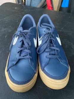 Nike shoes kids shoes sneakers Sz 6Y shoes MAKE AN OFFER!