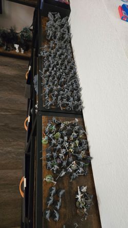 A whole bunch of Warhammer Tau Kroot