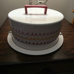 Vintage Cake Carrier