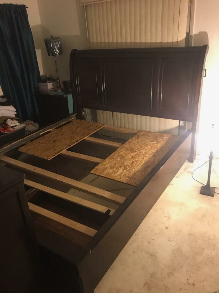 Cal King bed dresser with mirror nightstand 600