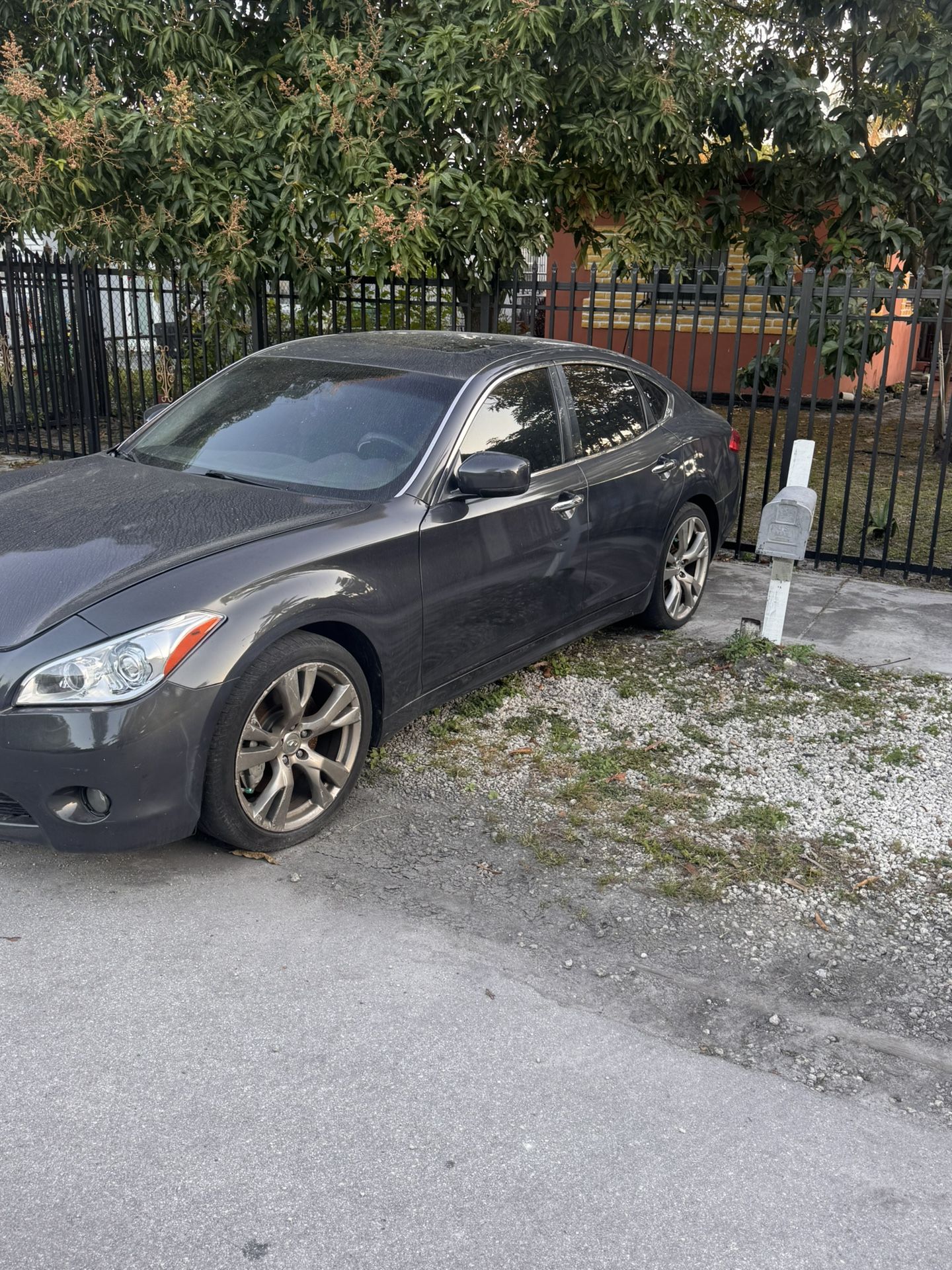 2013 Infiniti M37