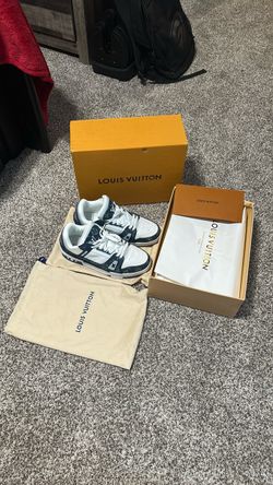 LV trainers blue size 9 (43)