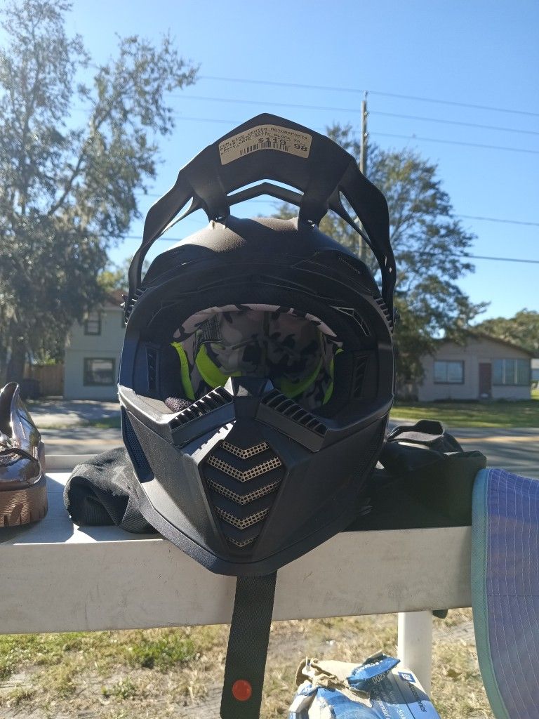 Motorcycle / Dirt Bike Helmet