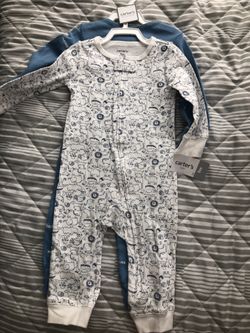 2 pack onesie set.