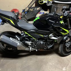 2020 Kawasaki Street: Sport Z400 ABS