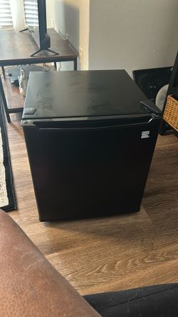 Kenmore Mini Refrigerator