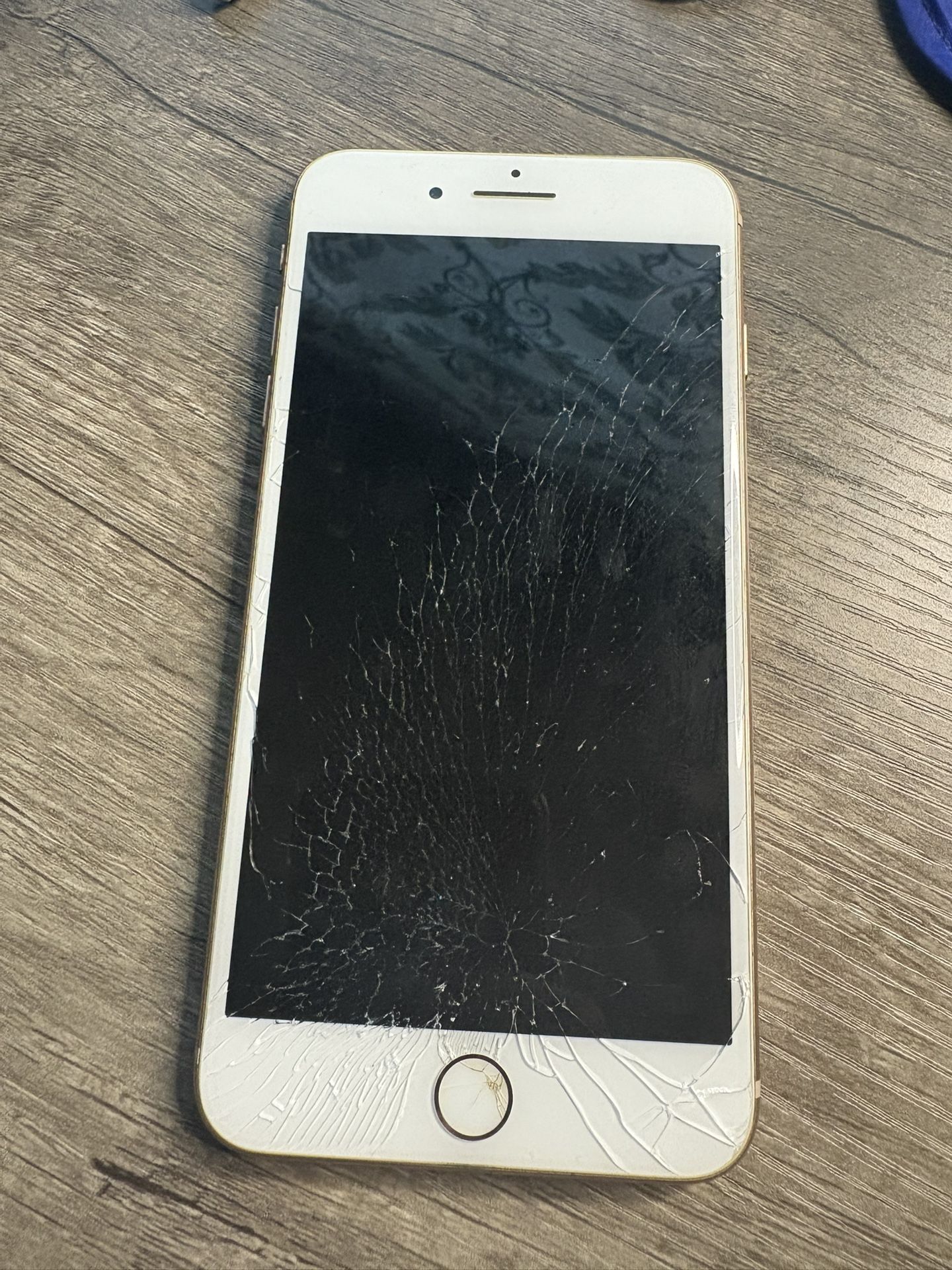 iPhone 7 – 64GB – Cracked Screen / Broken Home Button – For Parts