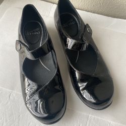 Dansko  Opal Patent Leather Mary Jane Flats Shoes Size 7.5