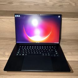 Razor Blade 16” Laptop