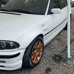 2000 BMW 323i