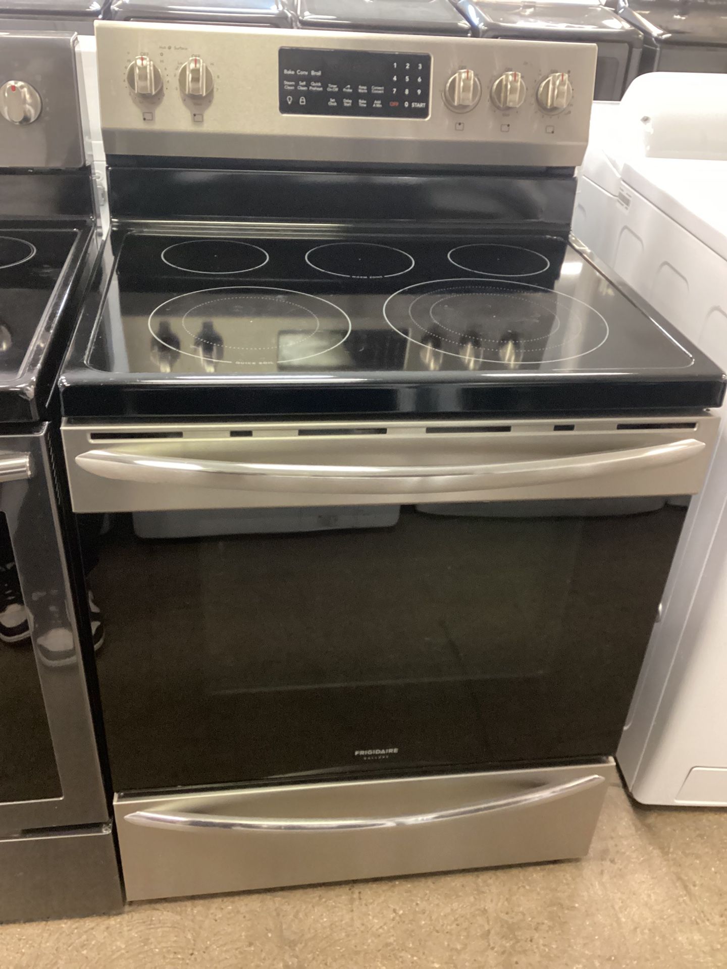 Frigidaire Gallery 30 in. 5.4 cu.ft. 5 Burners Glass Top Electric Stove With Steam Clean
