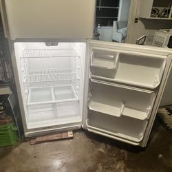 Frigidaire Refrigerator, white, 7ft tall