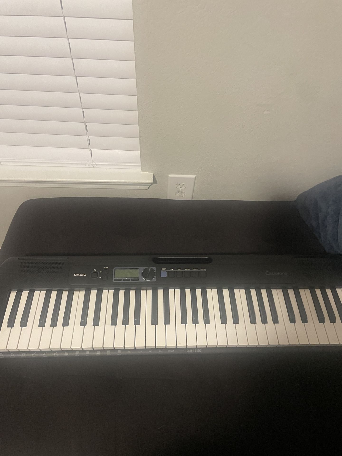Casio Electronic Keyboard Piano. Black, 61 Keys, And Used