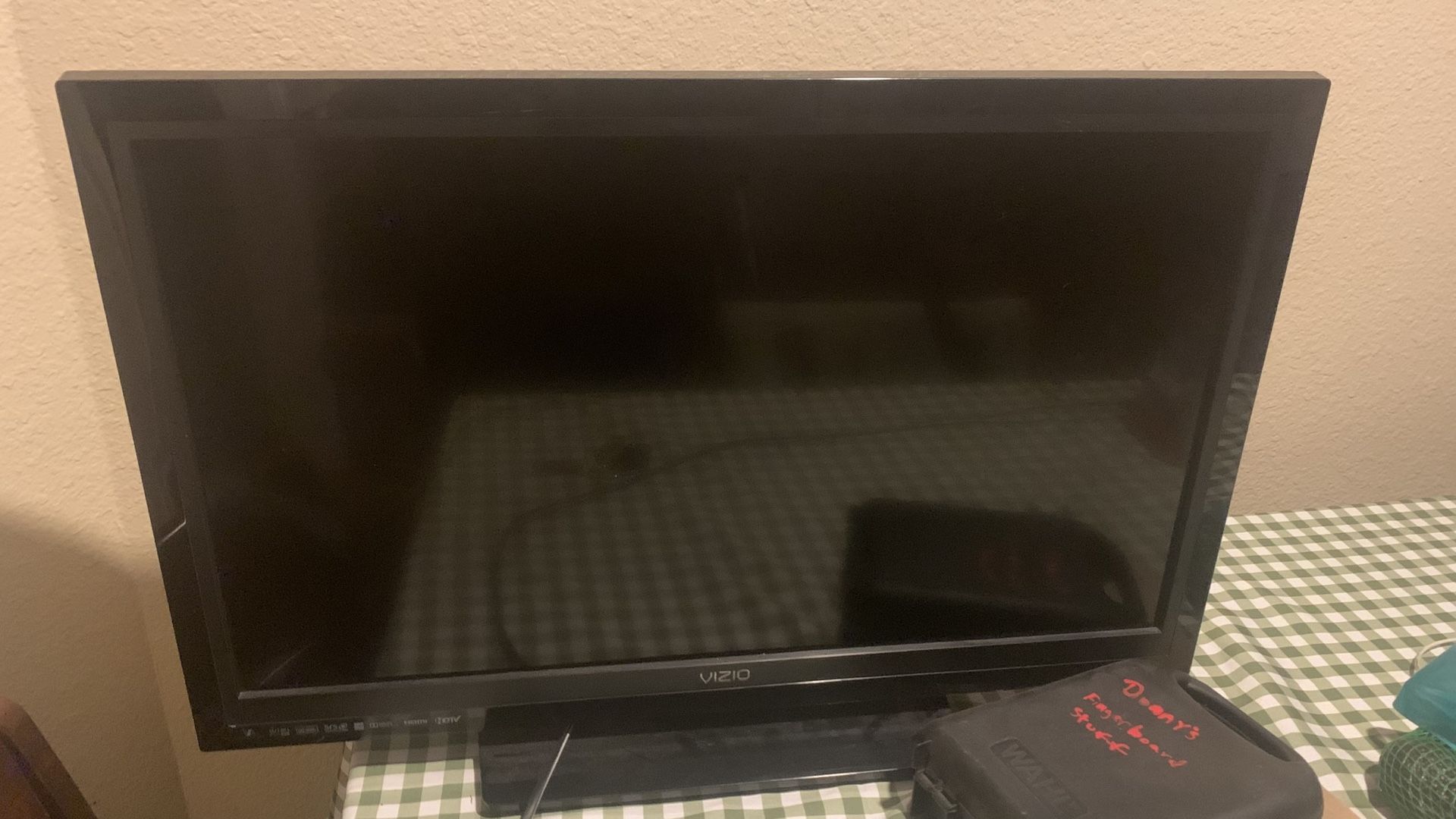 VIZIO FLAT SCREEN TV