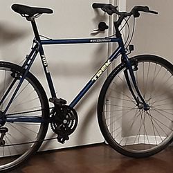 Electric Blue ... TREK Multitrack  L XL ....700 ......22 Inch Frame