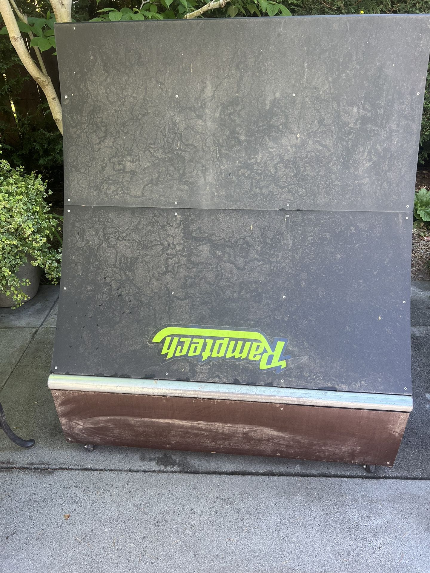 Ramptech Skate Quarter Pipe