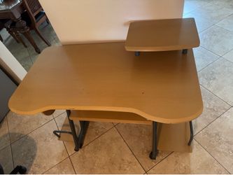 Computer desk
