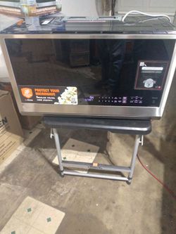 L.G. Smart 2.1 cu. ft. Stainless Steel Electric 1050-Watt Over-The-Range Microwave with Sensor Cook
NEW