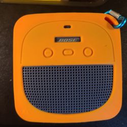 Bose SOUNDLINK MINI SPEAKER With Orange Cae